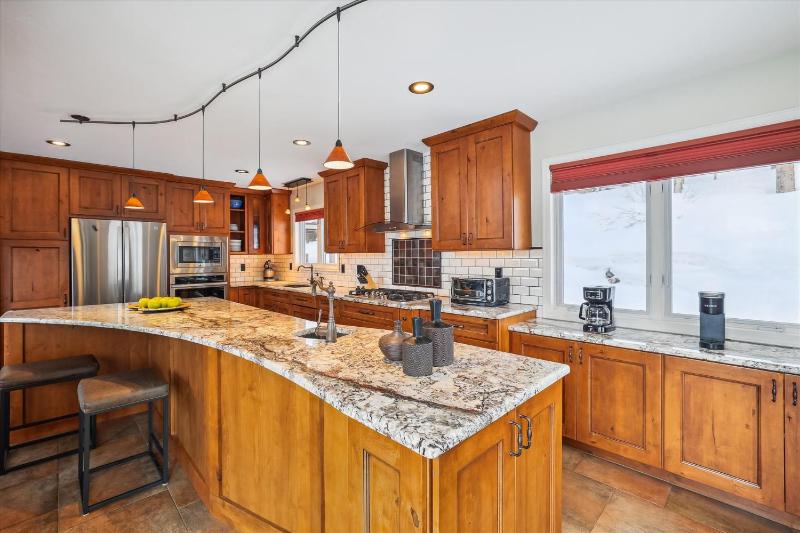 Silver Shekel Retreat Breck Home with Hot Tub and Views - image 37
