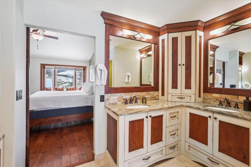 Silver Shekel Retreat Breck Home with Hot Tub and Views - image 39