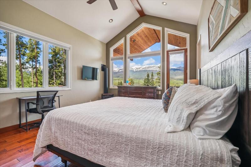 Silver Shekel Retreat Breck Home with Hot Tub and Views - image 30