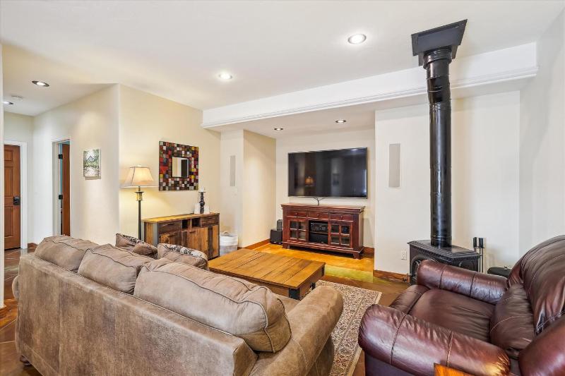 Silver Shekel Retreat Breck Home with Hot Tub and Views - image 12