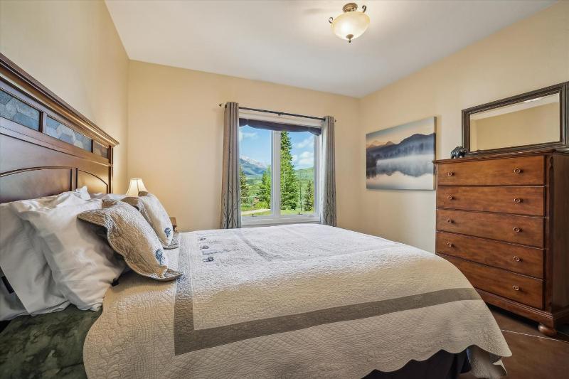 Silver Shekel Retreat Breck Home with Hot Tub and Views - image 16