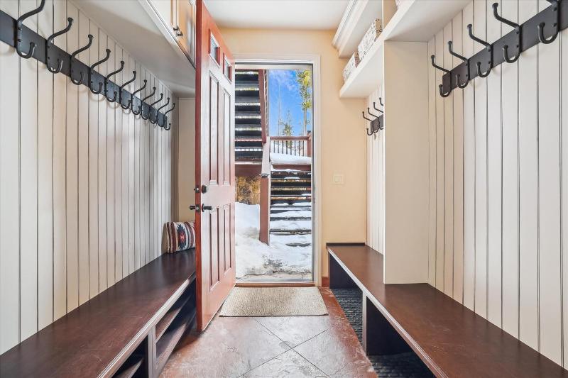 Silver Shekel Retreat Breck Home with Hot Tub and Views - image 2