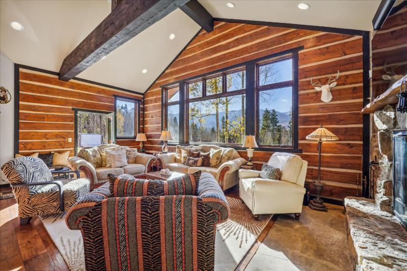 Silver Circle Lodge-5BR Breck Home with Hot Tub and Ski Views - image 4