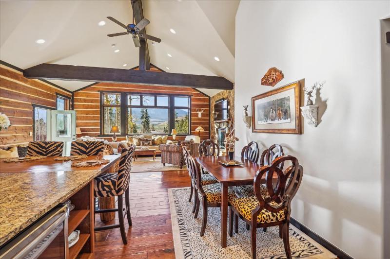 Silver Circle Lodge-5BR Breck Home with Hot Tub and Ski Views - image 25