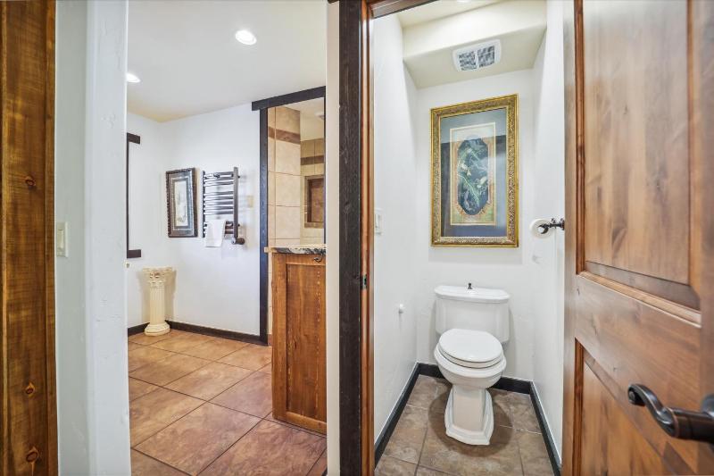 Silver Circle Lodge-5BR Breck Home with Hot Tub and Ski Views - image 27