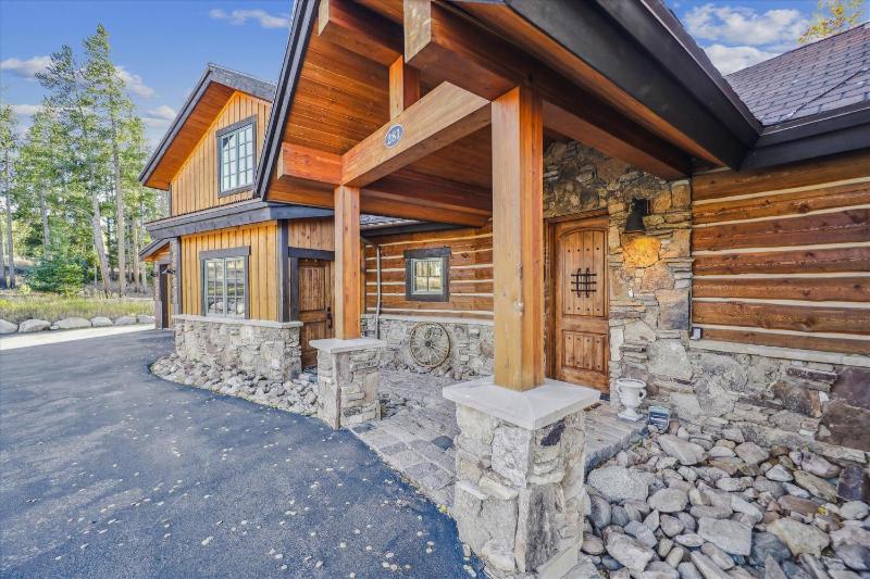 Silver Circle Lodge-5BR Breck Home with Hot Tub and Ski Views - image 20