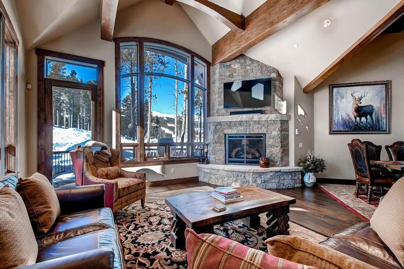 Slopeside Manor: Ski Access on Peak 8 Private Hot Tub Resort Amenities - image 32