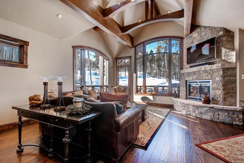 Slopeside Manor: Ski Access on Peak 8 Private Hot Tub Resort Amenities - image 13