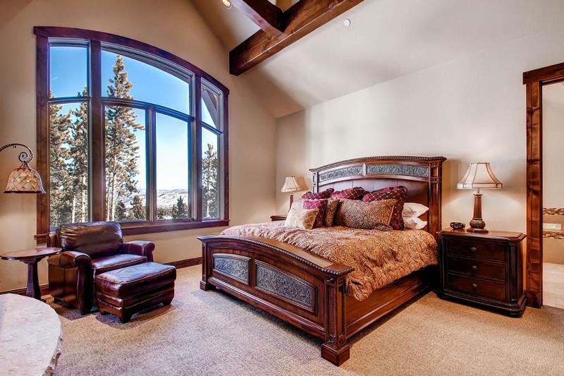 Slopeside Manor: Ski Access on Peak 8 Private Hot Tub Resort Amenities - image 17