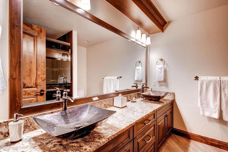 Slopeside Manor: Ski Access on Peak 8 Private Hot Tub Resort Amenities - image 41