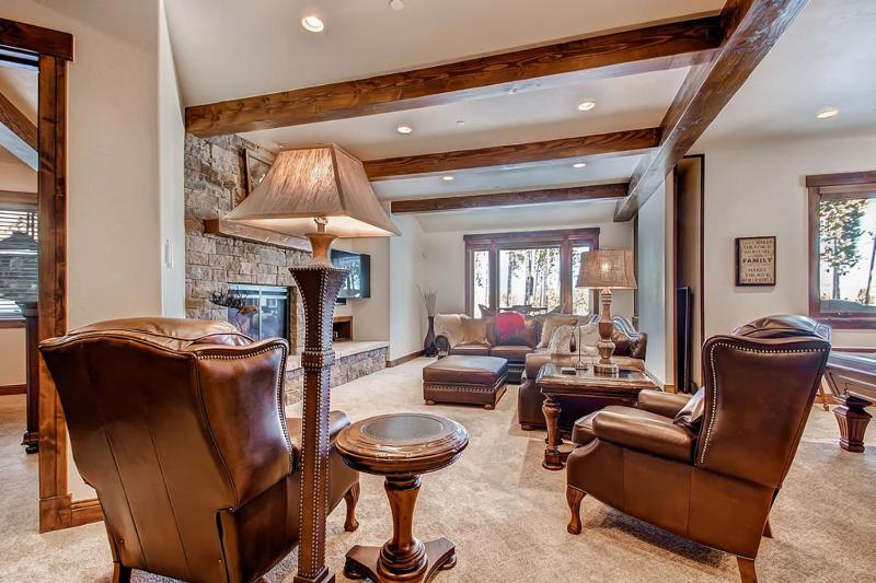 Slopeside Manor: Ski Access on Peak 8 Private Hot Tub Resort Amenities - image 15