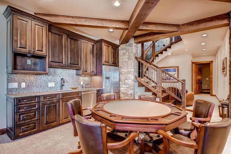 Slopeside Manor: Ski Access on Peak 8 Private Hot Tub Resort Amenities - image 18