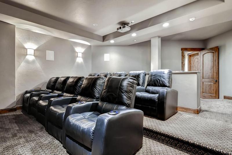 Slopeside Manor: Ski Access on Peak 8 Private Hot Tub Resort Amenities - image 10