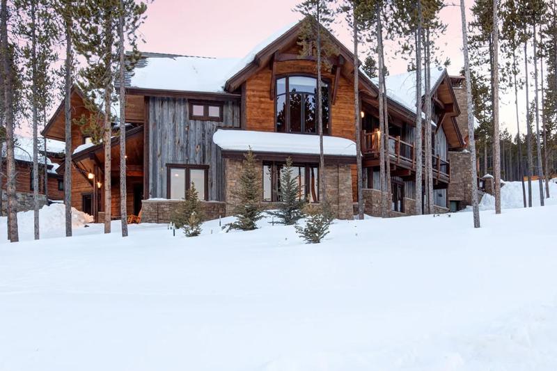 Slopeside Manor: Ski Access on Peak 8 Private Hot Tub Resort Amenities - image 19
