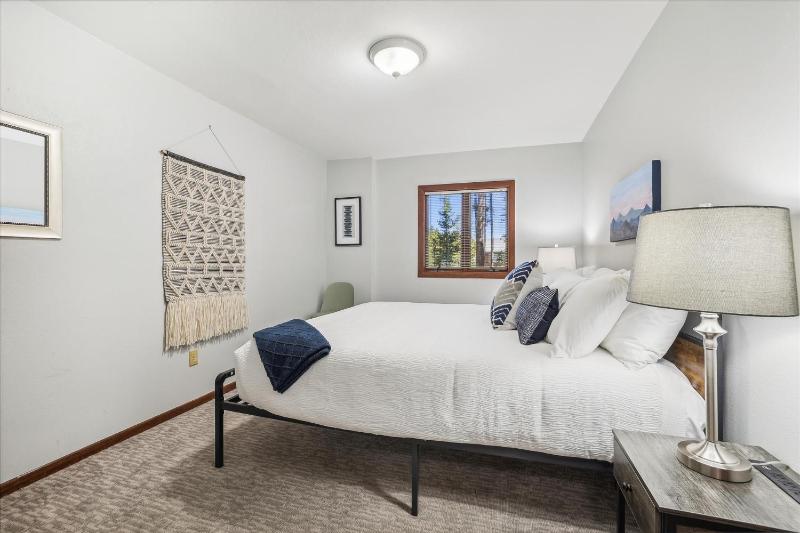 SnowAway: Wooded Peak 8 Breckenridge Home with Ski Access - image 15