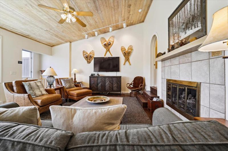 Snowflake Lookout: Ski In/Out Breckenridge Townhome with Hot Tub - image 19