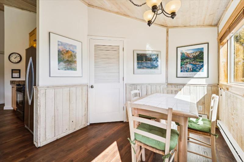 Snowflake Lookout: Ski In/Out Breckenridge Townhome with Hot Tub - image 8