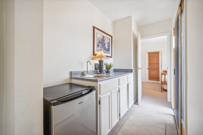 Snowflake Lookout: Ski In/Out Breckenridge Townhome with Hot Tub - image 46