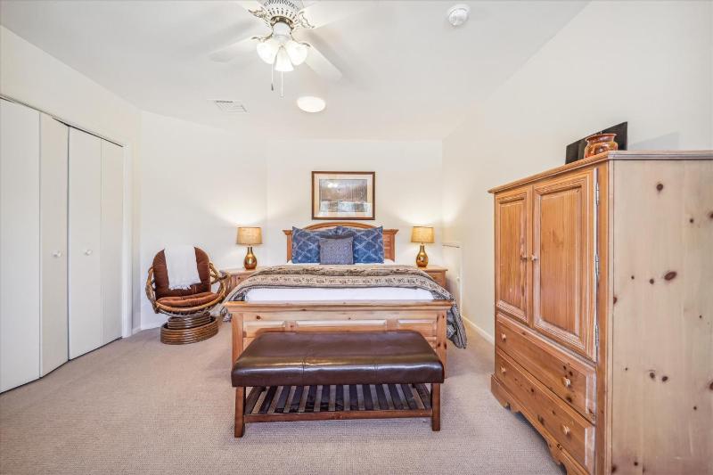 Snowflake Lookout: Ski In/Out Breckenridge Townhome with Hot Tub - image 21
