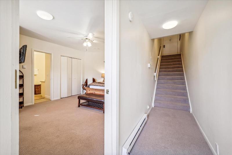 Snowflake Lookout: Ski In/Out Breckenridge Townhome with Hot Tub - image 28