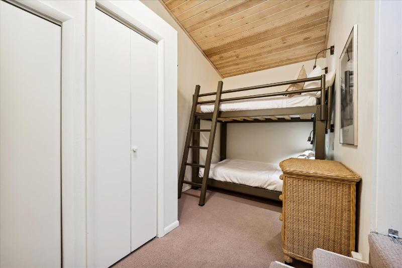 Snowflake Lookout: Ski In/Out Breckenridge Townhome with Hot Tub - image 50