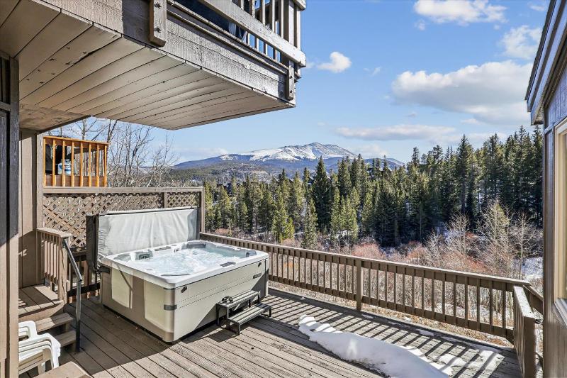 Snowflake Lookout: Ski In/Out Breckenridge Townhome with Hot Tub - image 34