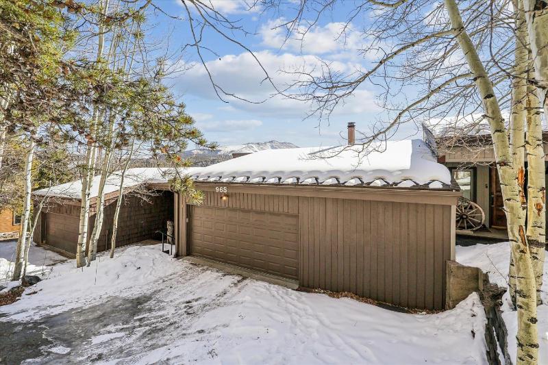 Snowflake Lookout: Ski In/Out Breckenridge Townhome with Hot Tub - image 31