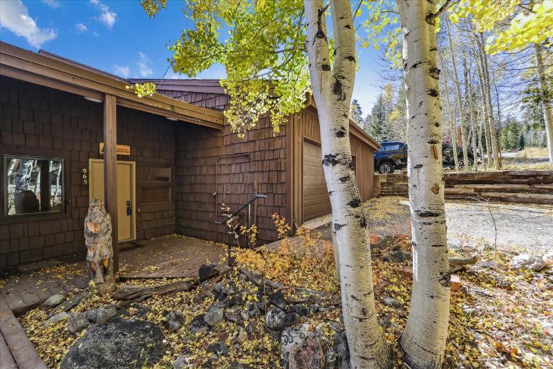 Snowflake Lookout: Ski In/Out Breckenridge Townhome with Hot Tub - image 10
