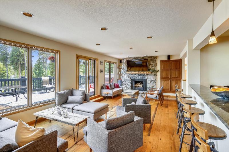 The Duck House: Ski In / Out Breckenridge Home with Hot Tub and Sauna - image 2