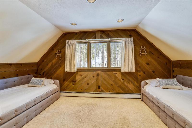 The Duck House: Ski In / Out Breckenridge Home with Hot Tub and Sauna - image 9