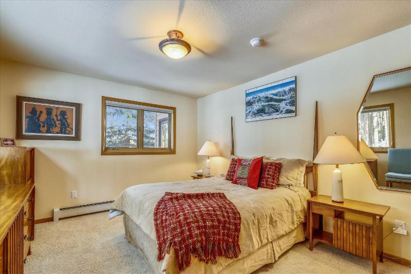 The Duck House: Ski In / Out Breckenridge Home with Hot Tub and Sauna - image 7