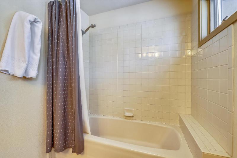 The Duck House: Ski In / Out Breckenridge Home with Hot Tub and Sauna - image 14