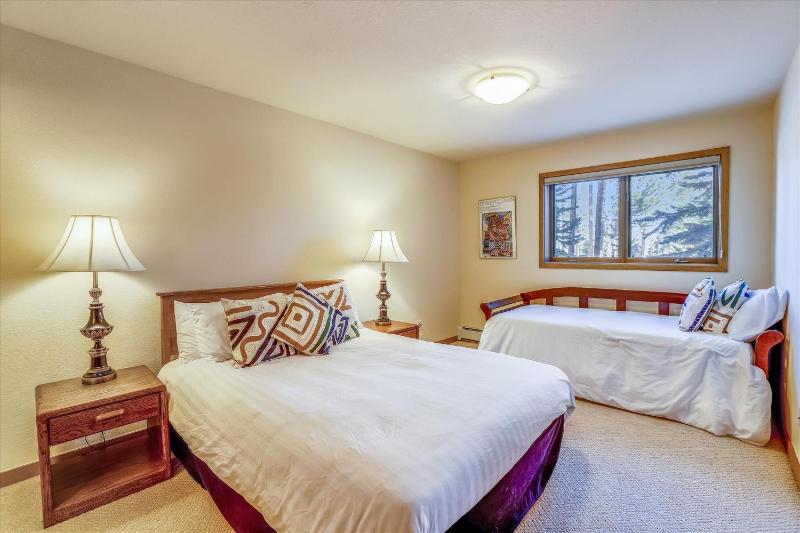 The Duck House: Ski In / Out Breckenridge Home with Hot Tub and Sauna - image 46