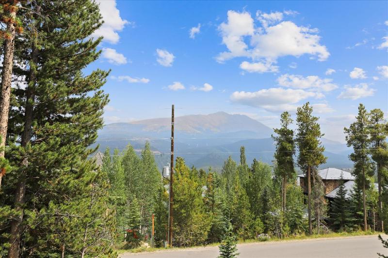 The Duck House: Ski In / Out Breckenridge Home with Hot Tub and Sauna - image 45