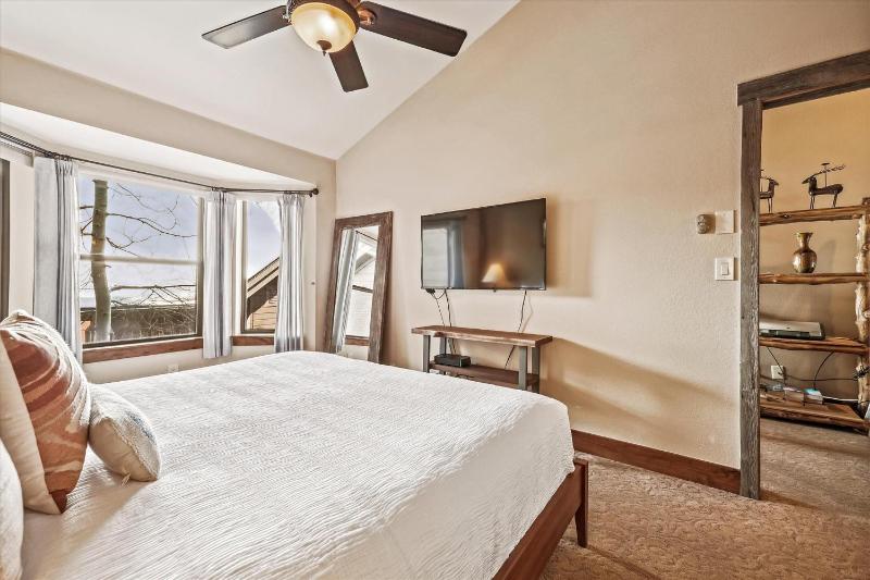 Village Point 109: Breckenridge Townhome with Private Hot Tub Near Peak 9 - image 24