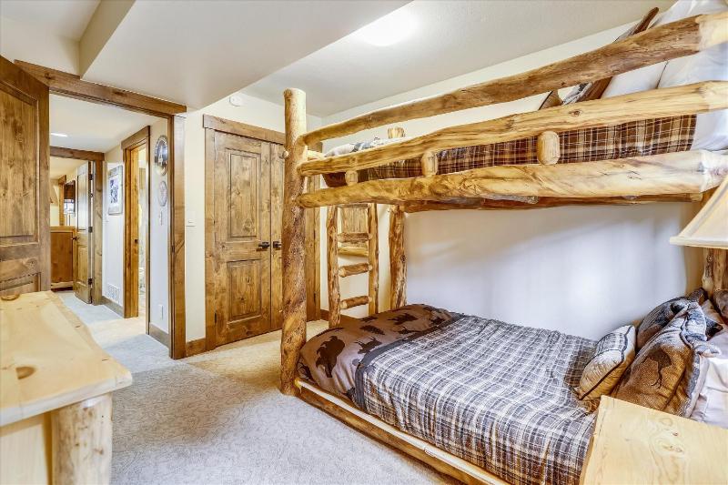 Village Point 109: Breckenridge Townhome with Private Hot Tub Near Peak 9 - image 9