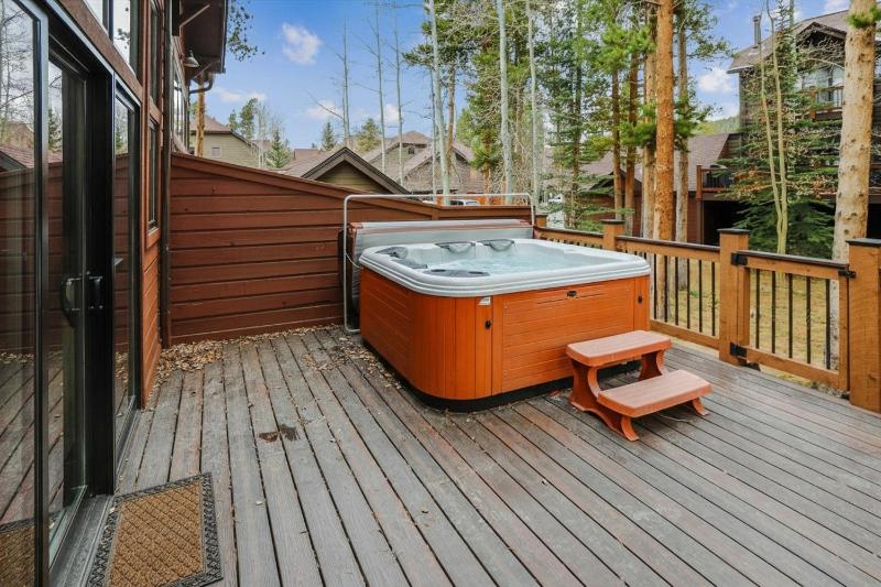 Village Point 109: Breckenridge Townhome with Private Hot Tub Near Peak 9 - image 12