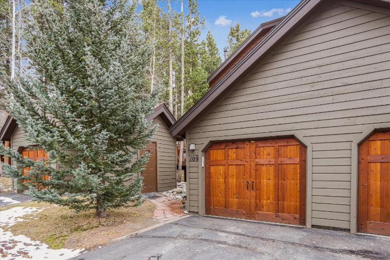 Village Point 109: Breckenridge Townhome with Private Hot Tub Near Peak 9 - image 7