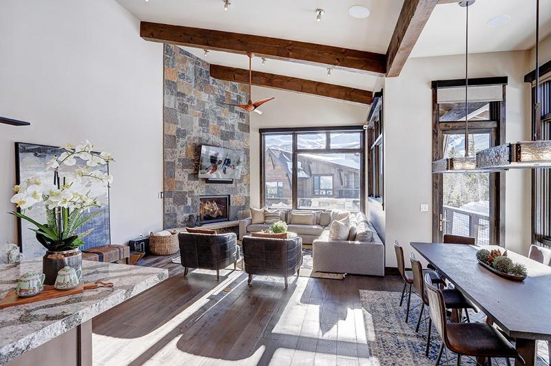 Wintours Leap has easy ski access and private hob! - image 11