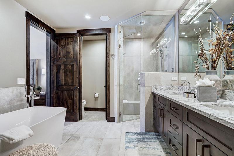 Wintours Leap has easy ski access and private hob! - image 32