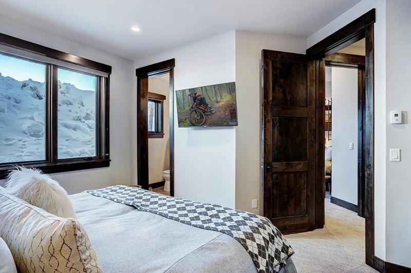 Wintours Leap has easy ski access and private hob! - image 31