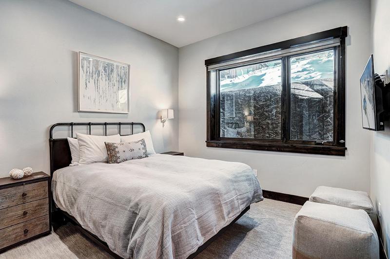 Wintours Leap has easy ski access and private hob! - image 7