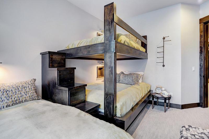 Wintours Leap has easy ski access and private hob! - image 15