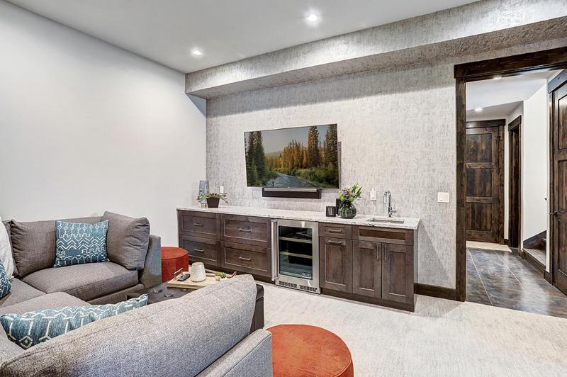 Wintours Leap has easy ski access and private hob! - image 12