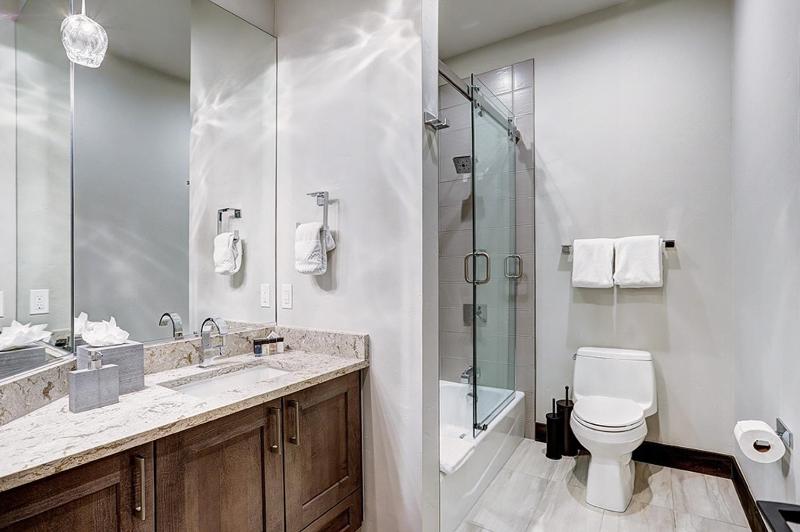 Wintours Leap has easy ski access and private hob! - image 21