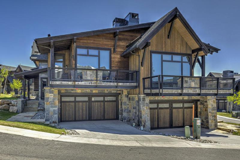 Wintours Leap has easy ski access and private hob! - image 14