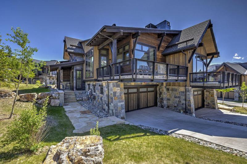 Wintours Leap has easy ski access and private hob! - image 10