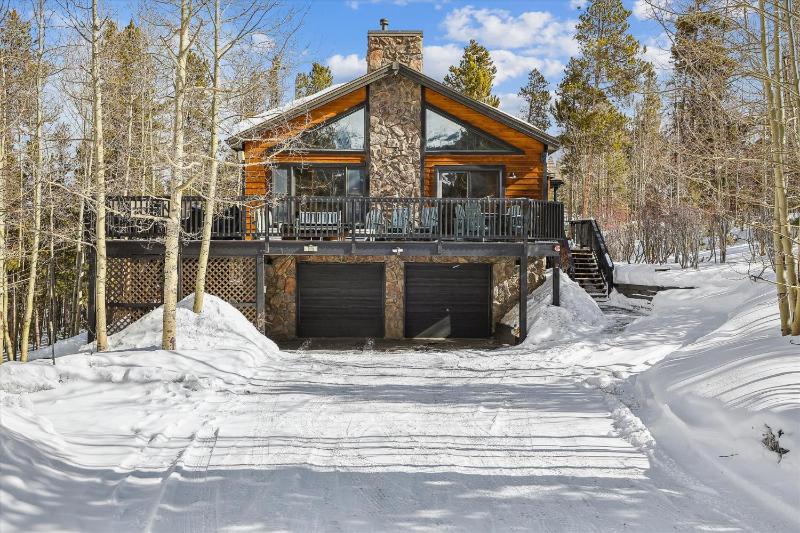 Wildwood Peaks: Secluded Breckenridge Cabin with Hot Tub and Ski Area Views - image 1