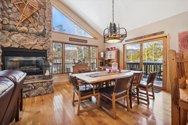 Wildwood Peaks: Secluded Breckenridge Cabin with Hot Tub and Ski Area Views - image 34