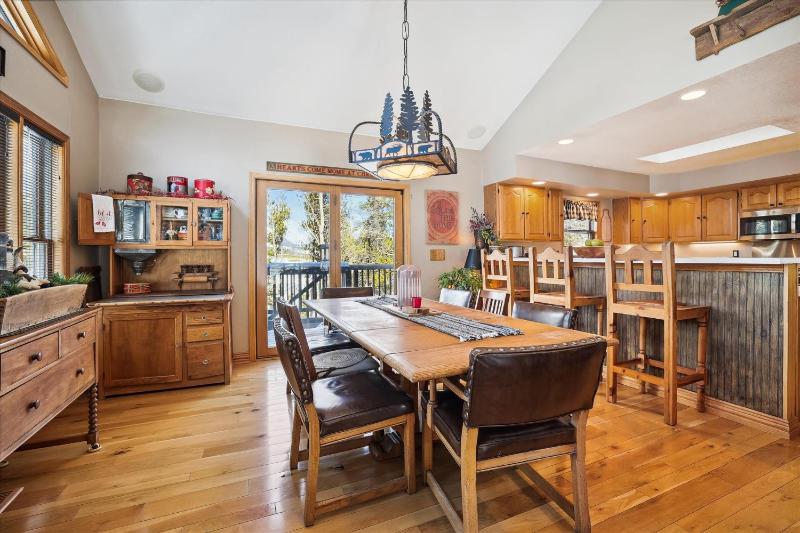 Wildwood Peaks: Secluded Breckenridge Cabin with Hot Tub and Ski Area Views - image 27